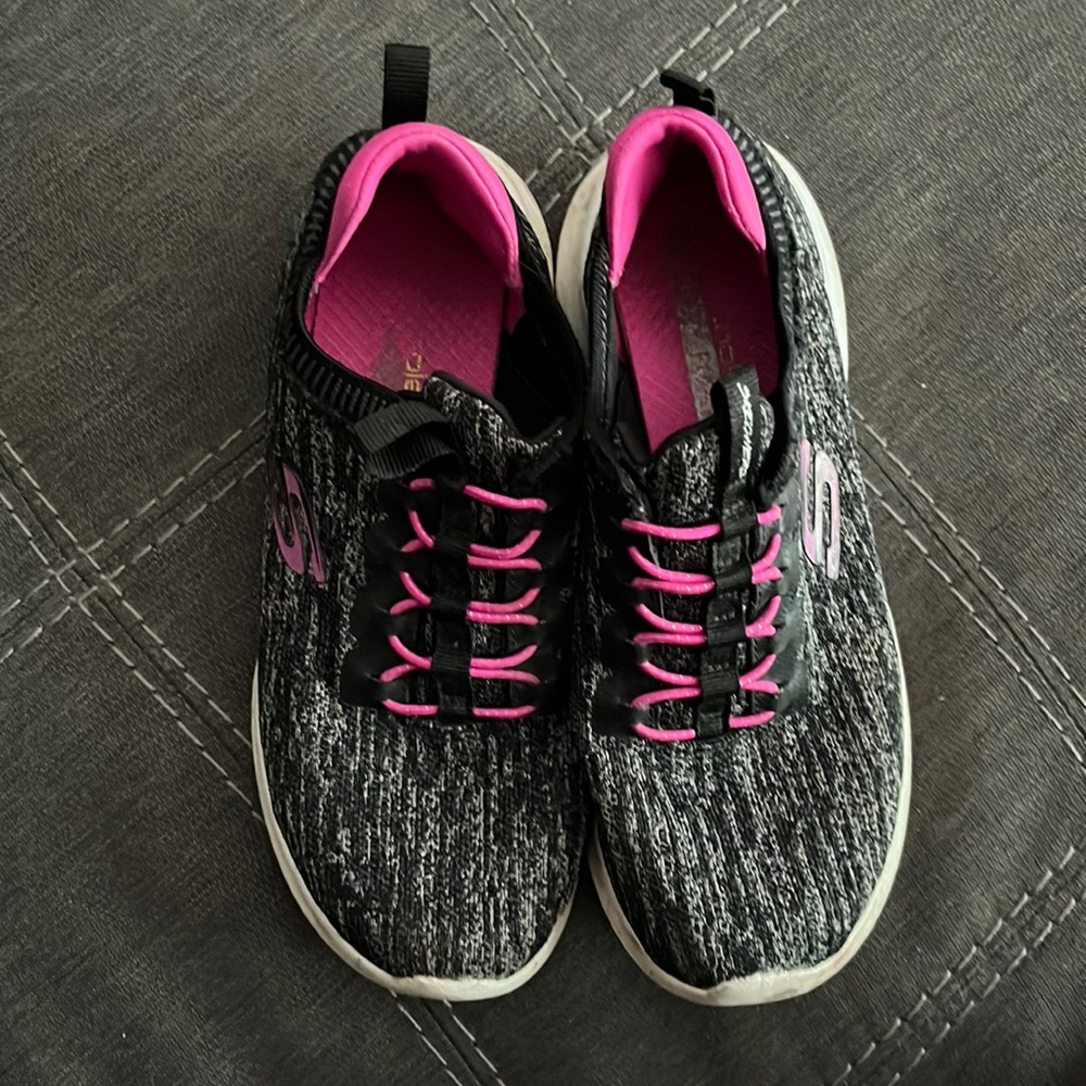 Sketchers youth sneakers